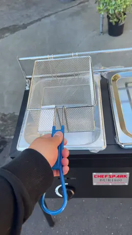 #ConSantanderConecto #deepfry #frying #cooking #outdoor #Outdoors #fyp #foryou #parati #paratii #keithlee #cookingathometiktoktv #cookingtiktok #catering #chickentenders #foryou 