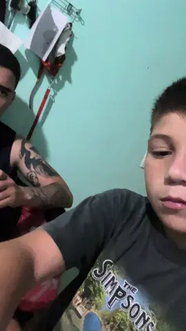 Cuando agarra el celular es para hacer alguna risa, este no fue el caso #alejandroychoclo, son lagrimas de macho