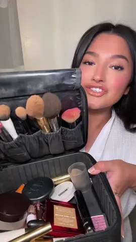 get ready w me 💋  #grwm #makeuptutorial #makeup #fyp 