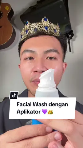 Facial wash dengan aplikator unik! Penasaran coba gak? 💜🥰👑✨ #skincare #skincareviral #gayaditiktok #longervideos #cleanser #cleanserviral #kerajaanglowing #ertosskincare #facialtreatment 