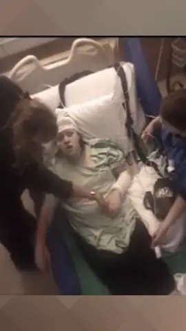 Heartbreak seeing poor woman seizure in hospital 🥹 #seizure #epileptic #fyp #emotional #seizurealert #myoclonicseizure #pitiful #epilepsy #hospital 