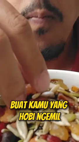 Trailmix atau Trail Mix adalah cemilan sehat pendamping menu dietmu. Sekarang kamu bisa bebas ngemil tanpa rasa bersalah. #trailmix #cemilansehat #almond #kacang 