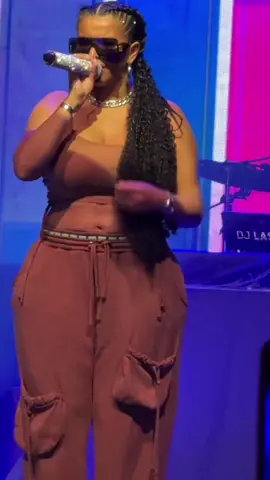 @Imen Es qui chante « Essaie encore » en showcase ! #imenesfanoff  #fan #imenes #imenes♥️ #teames #showcase #imenesessaieencore 