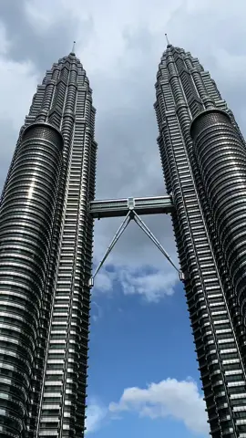 Habibi come to Malaysia 🇲🇾 #malaysiatiktok #kualalumpur #kualalumpurmalaysia #visitmalaysia #traveltiktok #aktravels  