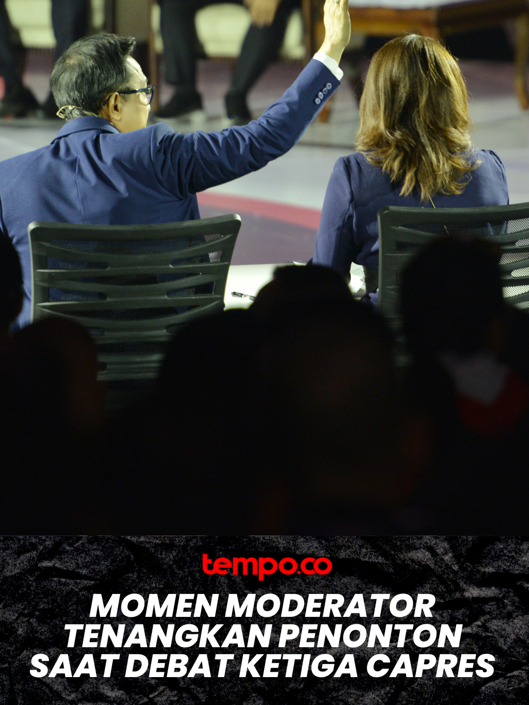 Mohon tenang. 🙋🏻‍♀️🙋🏻‍♂️ Moderator debat capres 7 Januari  berkali-kali mengingatkan pendukung tiap kubu capres untuk tetap tertib peraturan saat debat berlangsung. #debatcapres #debatcapres2024 #moderatordebatcapres #capres #capres2024 #tempodotco #tempomedia #berita #fypindonesia #fyp #tiktokberita