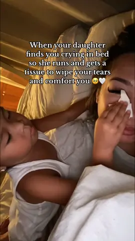 My daughter made my heart warm so i started recording this moment - even though i hate showing me vulnerable. As a mom, I always feel like i have to be strong, but i realized its okay to break down and cry sometimes, esp if im raising a daughter.  #momlife #daughter #sahm 