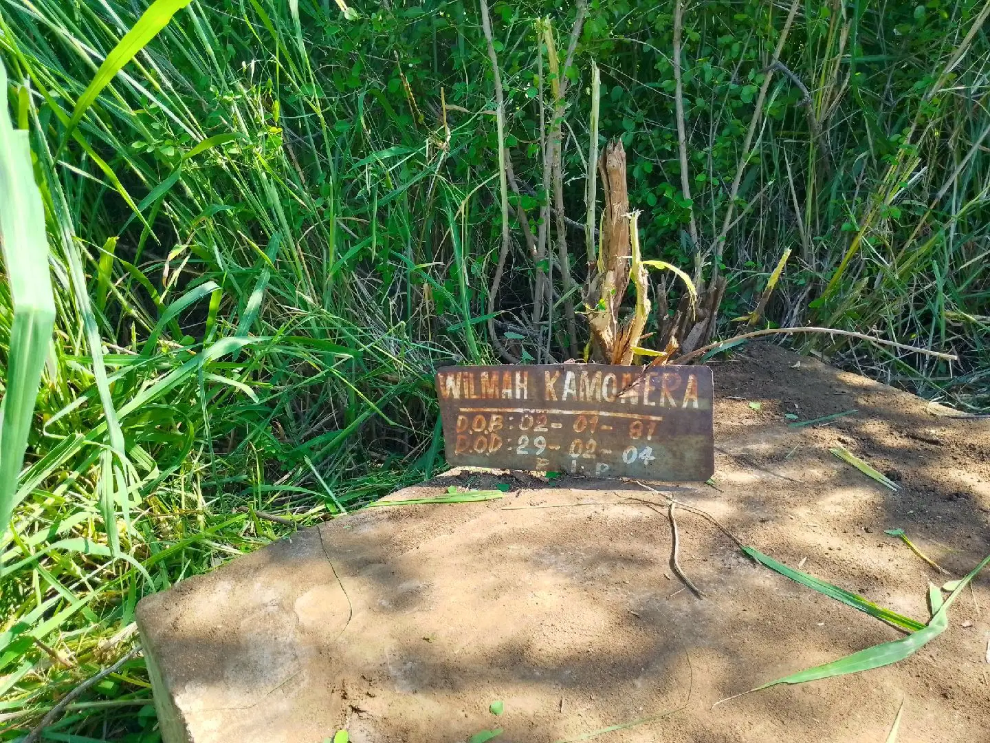 #rip #mother 20 years ago she passed on and till now I did not know where she was buried. I had the courage to ask my guardians ukuthi where is my mother buried and we went there. Finally after 20 years I finally saw you mother.