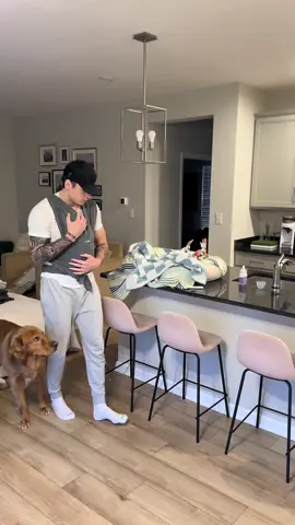 Morning as a dad of twin boys 👦🏼👦🏼 Mom got some muched needed extra sleep this morning, and i had some free time so i decided to document a glimpse into my morning with a couple one month old babies.  Its not always this quiet, or peaceful around the house so i had to take this opportunity to prep the bottles for the day and do some much needed chores.  Taking in every little moment with my boys 💙  #EstalandoOsDedos #dadlife #twinboys #identicaltwins #twindad 