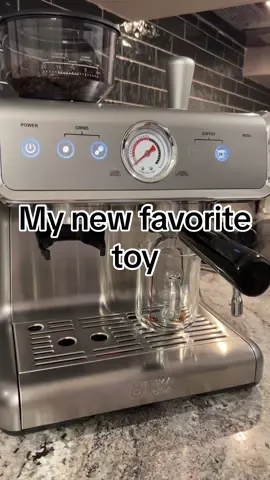 Being able to make a latte for myself whenever I want without leaving the house is what I call perfection! TikTok Shop – this machine is truly a game-changer! ☕️✨ #fyp #coffeetiktok #ultimacosa #espressomachine #tiktokshop #homebarista 