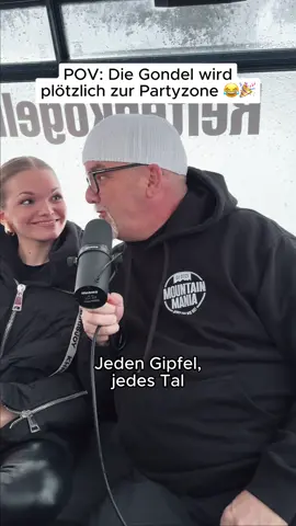 Wenn die Gondel plötzlich zur Partyzone wird, dann ist die Gipfeltour nicht mehr weit. Morgen Abend gehts los im Goaßstall in Hinterglemm! 🎉 Gottseidank war es @Lisa-Marie Friedle gar nicht peinlich 😜 #gipfeltour #apresski