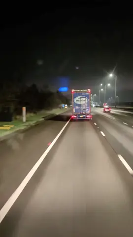 #nightdrive #luton #nightlife #night #trucklife #trucking #truckdriver #hgvdriver #44tonarmy #44tonnearmy 