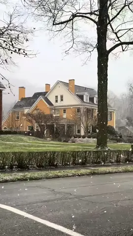 ❄️🏚️ #🇺🇸 #usa #usalife🇺🇸 #foryou #fyp #foryoupage #america #neighborhood #yourdream #americandream #usavibes #vibes #aesthetic 