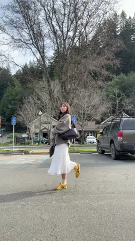 Outfit for reading at my fsvorite cafe :) #fitcheck #OOTD #babaa #babaasweater #vintagecoach #coachergo 