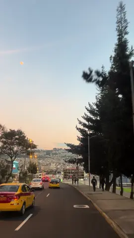 #vallenato #music #quito_ecuador🇪🇨 #busesecuador🇪🇨 #atardecer 