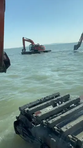 máy xúc bơi dưới biển#xuhuong #excavator #mayxuc