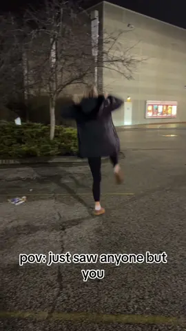 sydney sweeney we love you ❤️‍🔥🤗🥹#serenitysong #australia 