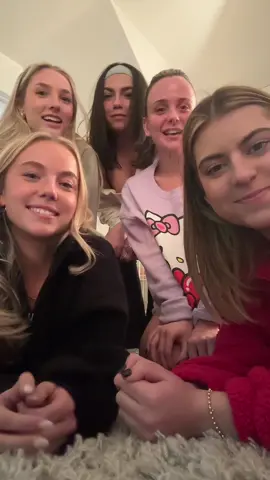 Who is singing? @Lilsidesalad @Lily @Madison @soph 