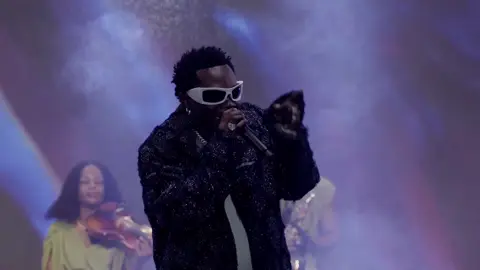 Eti Kama Mimi Ujaona Wakufanana Nae .. Asa Mbona Hukusema Ulipokutana Nae ..  #KingKhan #MbossoKhan #Mbosso #Limevuja 