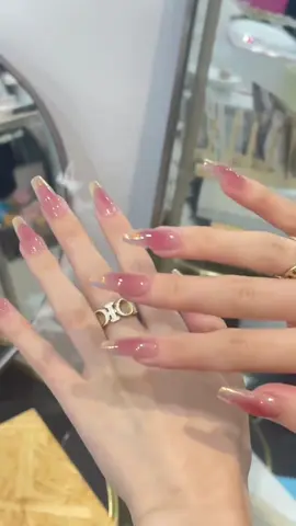 ทำเล็บยาวสีชมพูและสีม่วง#สวมชุดเกราะ #ทำเล็บสีขาว 