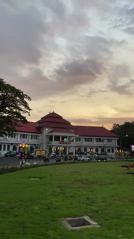 Malang, aku merindukan salah satu orang yang berada dikotamu 🫶🏼 #fyp #malang #xyzbca #alunaluntugumalang #batu #jawatimur #fypシ゚viral #citylights 