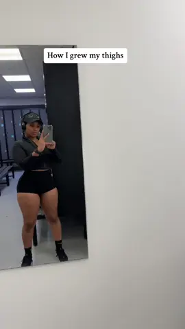 How to really grow those thighs!! #growthighs #fitmom #lunges #weightworkout #losebabyfat #kettleswings #thickgirl #fyp   