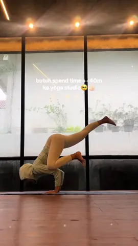 walau perjalanan ke yoga studio harus menerjang debu-polusi, i found the solution!🌸☺️ #ScentTechF #yoga #yogaflow #yogajourney 