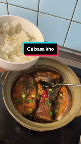 Hôm nay anh ăn gì ??!! Ăn cá kho cùng em ạ!! #foodtiktok #fyp #leanontiktok #monngonmoingay #xuhuong 