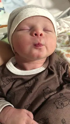 Mi bebito hermoso #mamaprimeriza #mibebehermoso #bebestiktoks #bebe 