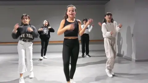 Perdona este rollazo que se gastan las Kids IV!!! 🔥🔥🔥 #academiadedanza #parati #weart #dance #Danza #danzaurbana #challenge #tyga @carolina martín 