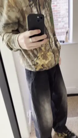 Surplus Studios Real Tree zip 😮‍💨😮‍💨😮‍💨. So happy I picked this up on the 6pm drop 🤝🏻 #streetwear #fashionmf #baggyjeans #stussy #pickup #realtree #camo 