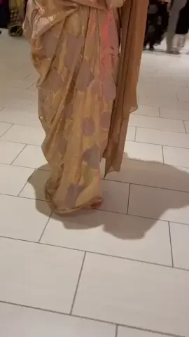 The other night in Toronto at our Cultural (hido Iyo Dhaqan) night with Hawa Haji and her crew we demonstrated a few folklore dances… give it up for 17 year old @Ista💗 who is showing us the footwork in the dance called the Buraanbur!  15 year old Aisha is in the next clip showing us her moves once the drum beat commences! Come to our next all ladies event in a city near you and we promise you will enjoy the experience in person! #fyp #buraanbur #somalitiktok #culture #cardio #folklore #hidoiyodhaqan #hawahaji #itsnoteasssy #buundo #intergenerational #lovemyculture 