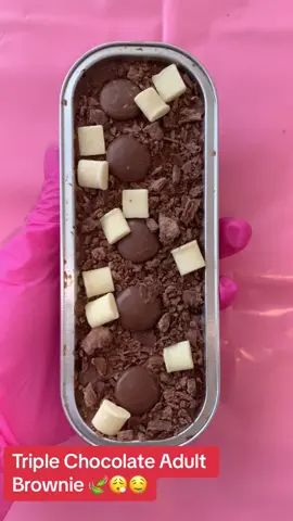 Not for the faint hearted 😋🤤🍃  #fyp #fypシ #fypシ゚viral #adultbakes #adultbakesale #adultbakedgoods #greenbutter #magicbutter #spacecakes #spacecakesz #naughtycake #BakeWithMe #adultbrownie #adultbrownies #bakersoftiktok #bakersofinstagram #adultbaking #uk #uktiktok #goldenbuttercake 