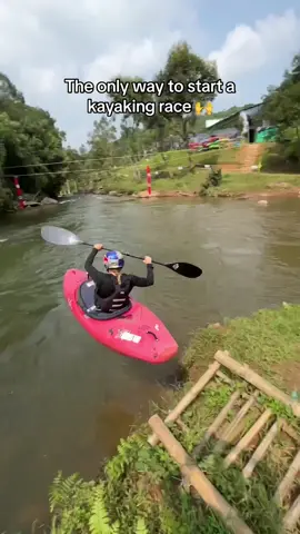 @evy :) rides the start ramp of dreams in Meghalaya, India 🤯👏 #kayaking #india #race #extremesports #watersports #Outdoors #adventure #redbull #givesyouwiiings 