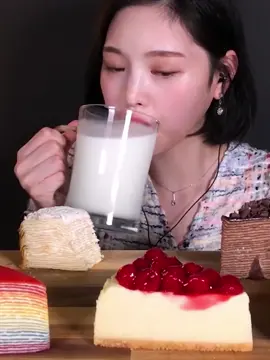 Delicious cake mukbang 😋🍰 #boki #boki_asmr #bokiontiktok #mukbangboki #eatwithboki #mukbang #asmr 