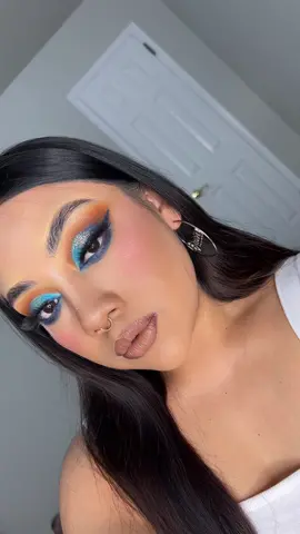 Makeup tutorial  #makeup #explore #viral #forupage  #viral #ad  #sheglam #liveyourlook #juvaisplace #bluemakeup 