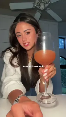 my glow drink of choice…. #glowdrink #glowdrinkrecipe #kombucha #glowdrinkoclock #synergykombucha 