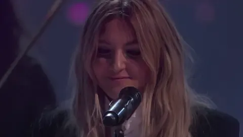 #JuliaMichaels #Issues #bestperformance #live Si te gusta sigue y comparte 
