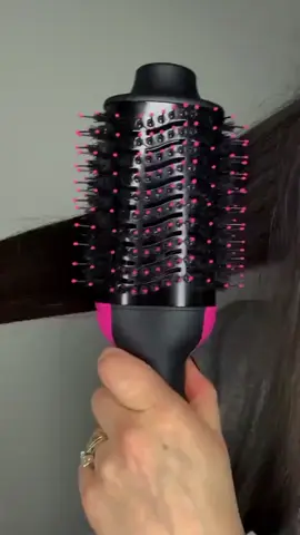 فرشة سشوار حراري ONE STEP  تصميم ايطالي بروفشنال 🇮🇹 الفرشة الي تكلمت عليه الجميله نورس ستار❤️ كلش سريعة وعملية تجفف وتصفف الشعر بنفس الوكت  فرشه شسوار شغلهه روعة وسهله الاستخدام ⚘⚘ الفرشة اسنانها ضدالتشابك او التقطيع 💯💯 مفيده للبنات💄💄 الي يتعاجزون من استخدام الشسوار العادي يستخدم بحالة الشعر الكيرلي و الشعر الطويل  💖💖 بيه  3 سرعات ( عالي ، وسط ، منخفض )  ممكن يستخدم الجهاز مع علاج الكيراتين والبروتين  قوة الجهاز 1000واط اضافه لحسابي ←←←←←¶ {              } ¶ ♦️ ♦️ ____  #حب #الكويت  #بغداد #ولاية_بطيخ #نازل_اخذ_حقي #مشاهير_العرب #ساحة_التحرير #save_the_iraqi_people #نريد_وطن #راجع_للتحرير #ثورة_اكتوبر  #شني_هاي #البشير_شو #الخليج #ميوزك_الرماس #عراقية  #مشاهير #مول #اكسبلور #العراق #السعودية  #قناة_هاشتاك_انستا_على_التليجرام_qigs7  #مول_المنصور #مجلة_مشاهير_العراق  #مكياج #تصويري #هاشتاق #انستقرام  #صورة #الله_اكبر #لا_اله_الا_الله_محمد_رسول_الله☝️🕋🤲❤️  #اكسبلور#اكسبلور_2020#كومنت #لايك #ضيفو_بعض #اكسبلور_فولو #ضيفني #اكسبلور_explore #اكسبلور_ضيفونا #الامارات #الاكسبلور_فولو💕 #فولو #فولومي #فولو_مي #تفاعل #تفاعلوا😻👅 #متفاعلين #كومنت #لايك #ضيفو_بعض #دعم #عمان #الكويت #العراق #السعوديه  #دبي #صلاله  #اضافات #صور  #تايم_سكوير #اضافات_الكويت_الخليج_السعوديه_الامارات_قطر_البحرين_عمان_الالتزام_بالفلو_باك #متفاعلين_ضيفوني  @✨cos_al_jamall✨  @✨cos_al_jamall✨  @✨cos_al_jamall✨ 