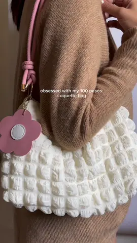 Can’t get over with my new bag!! isn’t she pretty? 😩💗 #bag #cloudbag #pufferbag #fluffy #aestheticbag #koreanbag #bagreveal #tiktokfinds #fyp #trending 