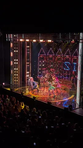 Wish i had this when learning mt gcse’s 😂 @SIX 👑 @Swansea Arena #musical #music #musicaltheatre #herstory #swansea #westend #westendtheatre #musicaltheatrekid #henryvii 