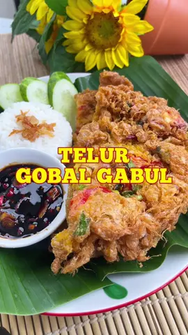 TELUR GOBAL GABUL 🍛 pas ke jogja makan ini kok enak yaa⚠️WAJIB MINYAK PANAS⚠️ 🔽RESEP🔽  TELUR GOBAL GABUL BAHAN: 4 butir telur 2 batang daun bawang 3 butir bawang merah 3 buah cabai merah keriting ½ sdt kaldu ayam bubuk ¼ sdt lada BAHAN SAMBAL KECAP: 2 buah rawit 1 buah cabe merah keriting 2 buah bawang merah ¼ sdt kaldu jamur bubuk 3 sdm kecap manis Sejumput kaldu jamur bubuk Sejumput lada halus