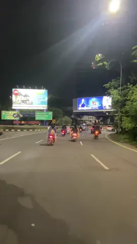 Welcome to surabaya city #surabaya #kotasurabaya #surabayatiktok #tiktoksurabaya #bahanswmu #inisurabaya #viral #videoviral #viewsurabaya #viewsurabayamalam #surabayakota #supersero7 