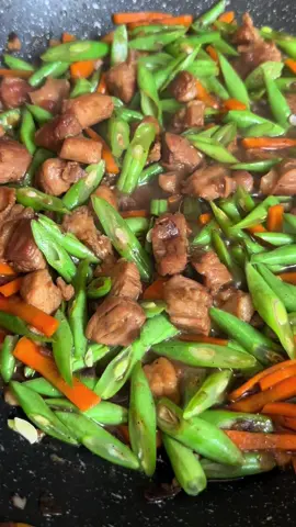 Ginisang beans and carrot Ingredients: 30pcs baguio beans 1 carrot (medium size) 1/4 kg pork 1 onion 4 pcs garlic cloves 2 tbsp oyster sauce 1 tbsp soy sauce 1 tsp pepper 1 tsp sugar 1 pork cube 1 cup of water Adjust according to your preference! #wifeydailyrecipe #ulamideas #EasyRecipe #budgetfriendly #recipesforyou #homecooked #fyp #tiktokph #tokfood #cookingtiktok #yummy #foryoupage #highlight #tiktoker #food #vegetables #ginisa  #cookingvideo #foryoupage #pagkaingpinoy #everyone 