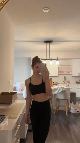 “You should be happy with the way you look, you gave nothing to complain about” #fakebodytiktok #bodydismorphia #bodypositivity 