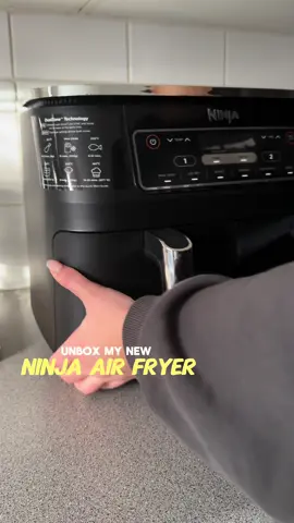 𝐔𝐍𝐁𝐎𝐗 𝐓𝐇𝐄 𝐀𝐈𝐑𝐅𝐑𝐘𝐄𝐑 𝐎𝐅 𝐃𝐑𝐄𝐀𝐌𝐒 ☁️🌈 I’ve had this airfryer for a whole 24 hours and I’ve already used it 5 times🤣 This is the Ninja 7.6L Foodi Dual Zone Air Fryer and Dehydrator AF300UK and it’s so good! Big draws & loads of functions! #ugccreator #contentcreator #contentcreation #fyp #foryoupage #airfryer #ninja #ninjakitchen #unboxing 