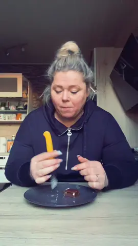 Magst du Eier essen mit oder ohne Schale?#learnwithkarina #probierenmitkarina #maskiergang 