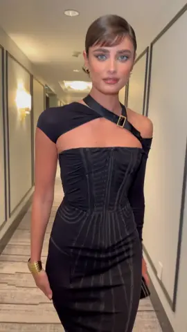 @Taylor serving Audrey Hepburn at the Golden Globes 🌟 hair by me #taylorhill #goldenglobes 