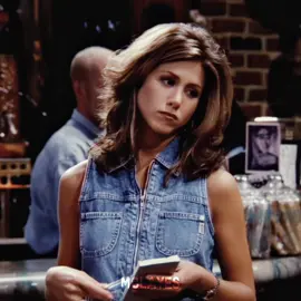 waitress rachel will always be iconic. #rachelgreen#fyp#aestheticedits#foryou  #fashion#exploremore#editz#friends #iconic #timeless #savage #jenniferaniston