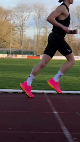 *paid partnership with @COROS  |  when getting on the running track you know it’s gonna be no afternoon recovery stroll; this time I headed for a new 5.000m PR by going sub 18min. since many tracking devices aren’t 100% accurate on running tracks I was super glad to record this workout with the track run feature on my Coros Pace 3 watch. the loops aligned perfectly with the 400m marks. the first km I went out to fast (never ending story of mine) with a pace of 3’21min/km. luckily I paced myself well from there on for the next kilometers by constantly checking my pace on the Coros Pace 3 to stick to the magic 3’35min/km splits. the last 2km got super tough while I raced the clock to go sub 18min. in the end I finished the 5.000m in 17min 57sec. new PR and most importantly the sub 18min result I headed for! as you can tell by my Coros app insights this was also a major anaerobic brick in my marathon trainings process. #runtok #marathontraining #coros #trainwithcoros #corospace3 #munich #athlete #fyp 