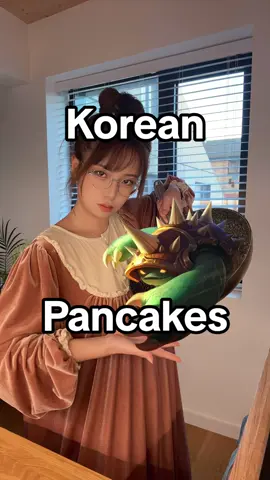 Made Korean pancakes for breakfast today. #koreanfood #leagueoflegends #leaguememe #rammus  #호떡 #리그오브래전드 #cookingasmr #fyp #leaguetiktok 